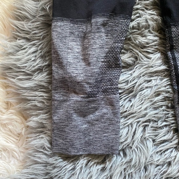 Lululemon Seamless Cropped Leggings - Picture 5 of 13